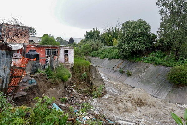 Lluvias en Puebla ocasionan filtraciones de agua y lodo en zona metropolitana