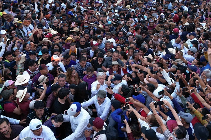 Miles de mexicanos respaldan a AMLO en marcha de la Cuarta Transformación