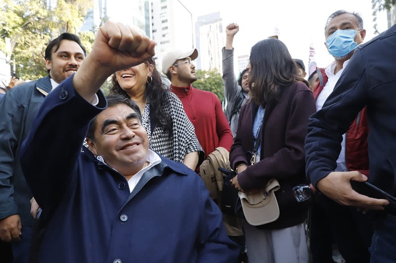 Barbosa y secretarios de estado acompañan a AMLO en marcha por la Cuarta Transformación en CDMX