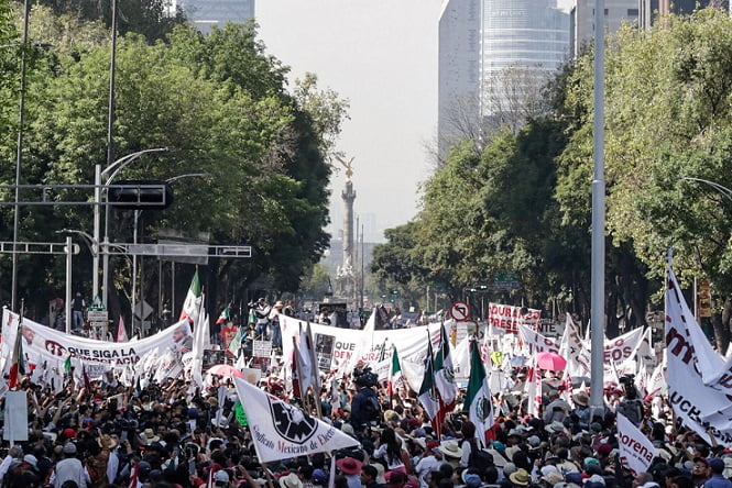 Marcha de AMLO ‘abarrota’ calles de CDMX
