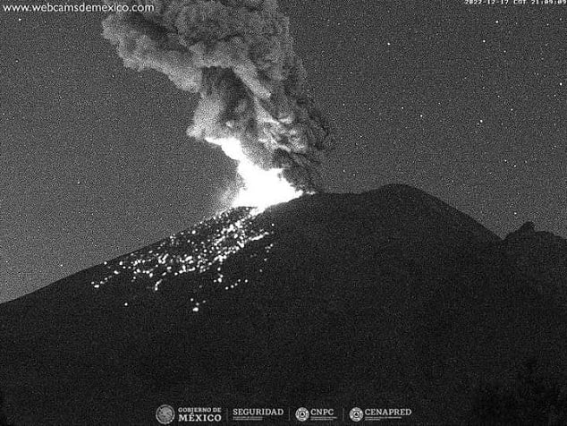 Tras explosiones volcánicas del Popocatépetl,  continúa alerta en Amarillo Fase 2