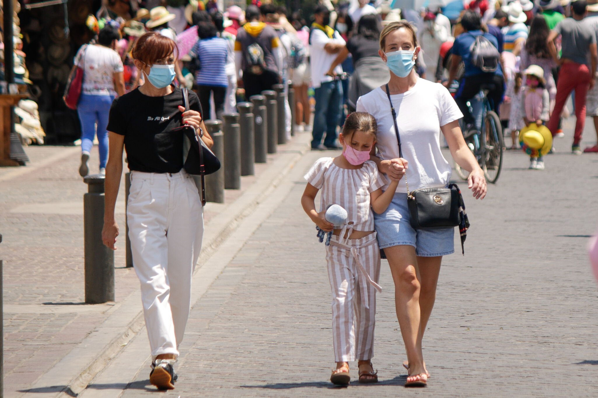 Poblanos acuden a Cholula para cargarse de energía en equinoccio de primavera