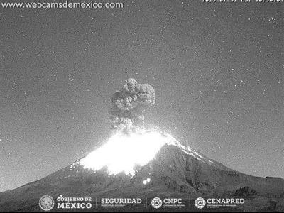 Registra Popocatépetl dos expulsiones moderadas; semáforo Amarillo Fase 2