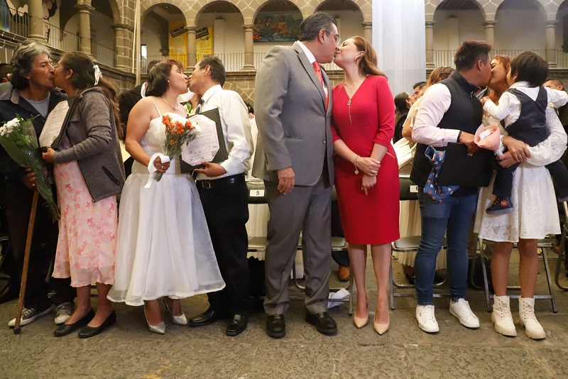 Preside Sergio Céspedes matrimonio colectivo de 134 parejas en Puebla