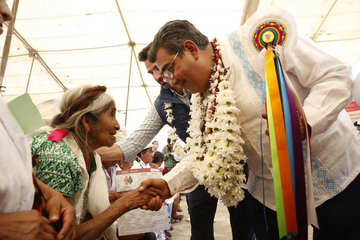 Felicita Sergio Salomón a las mamás poblanas este 10 de mayo