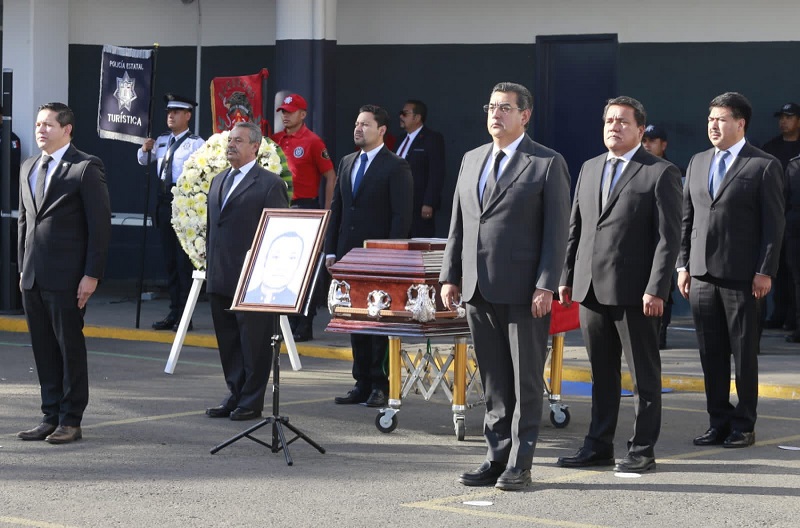 Rinde Sergio Céspedes homenaje póstumo a Policía Estatal que falleció en accidente 