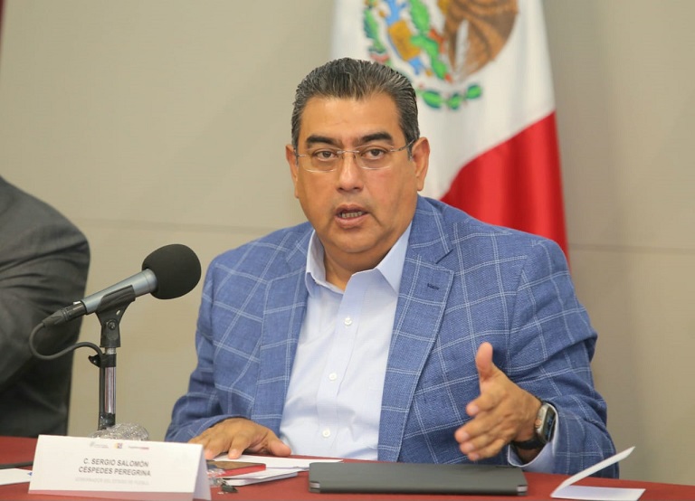 Llama Sergio Salomón a aspirantes a gubernatura participar dentro de la cancha política