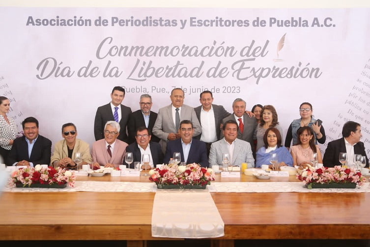 Garantiza Sergio Salomón libertad de expresión para periodistas en Puebla