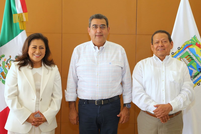 Sergio Salomón y Nadia Navarro se reúnen para trabajar por Puebla 