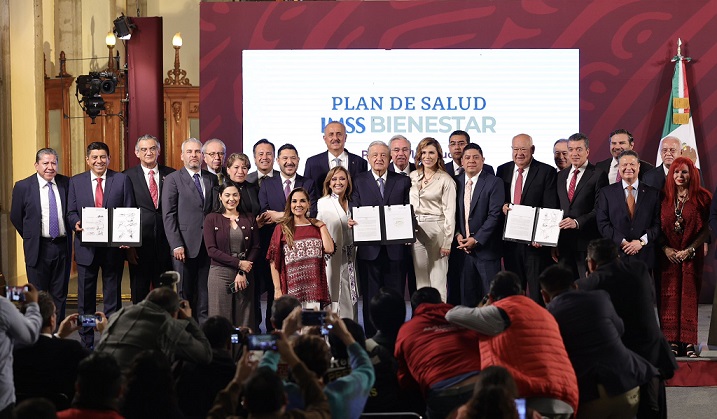 Firma Sergio Salomón convenio con AMLO para transición del IMSS-Bienestar en Puebla