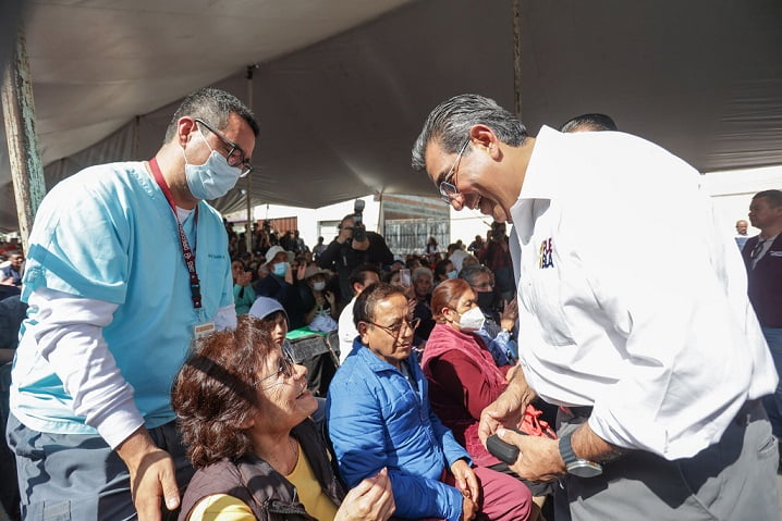 Ofrece Sergio Salomón respaldo a 17 familias damnificadas en Venustiano Carranza por Otis