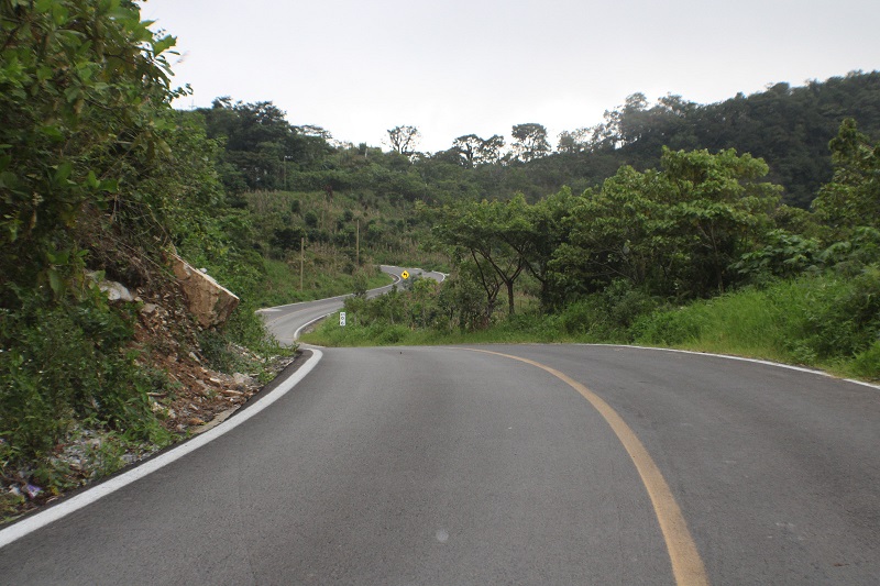 Rehabilita Gobierno de Puebla 4 mil 450 kilómetros de la red estatal carretera