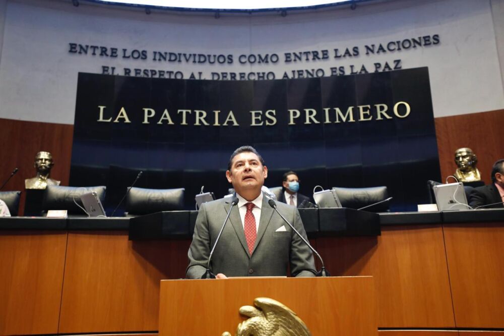 Alejandro Armenta se separa del Senado; va por gubernatura de Puebla 