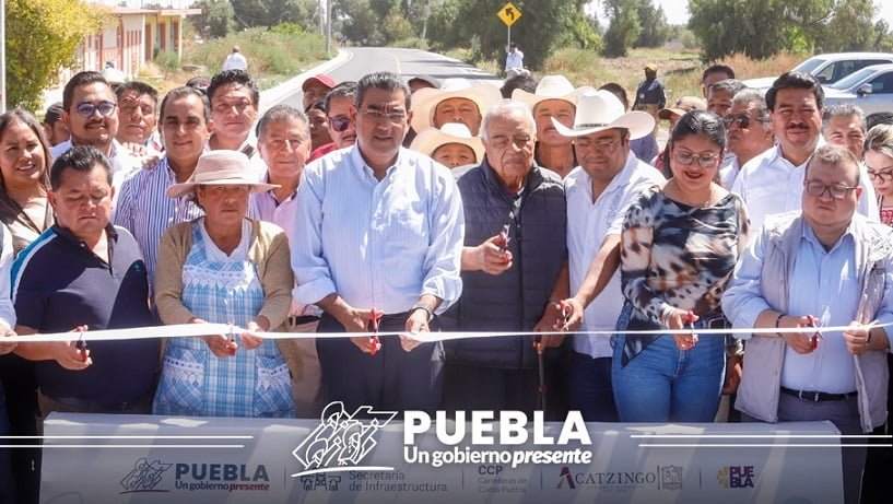 Inaugura Sergio Salomón reconstrucción de carretera Acatzingo-San Salvador Huixcolotla