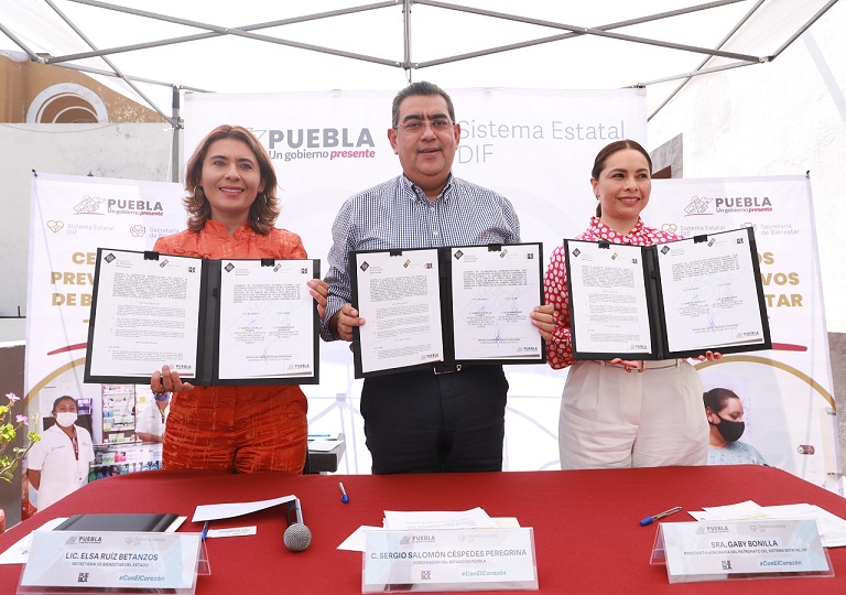Firman Sergio Salomón y Gaby Bonilla convenio para instalación del Centro Preventivo de Bienestar en el SEDIF