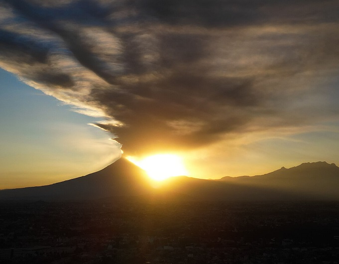 Atiende Salud a 92 personas por rinitis por caida de ceniza del Popocatépetl