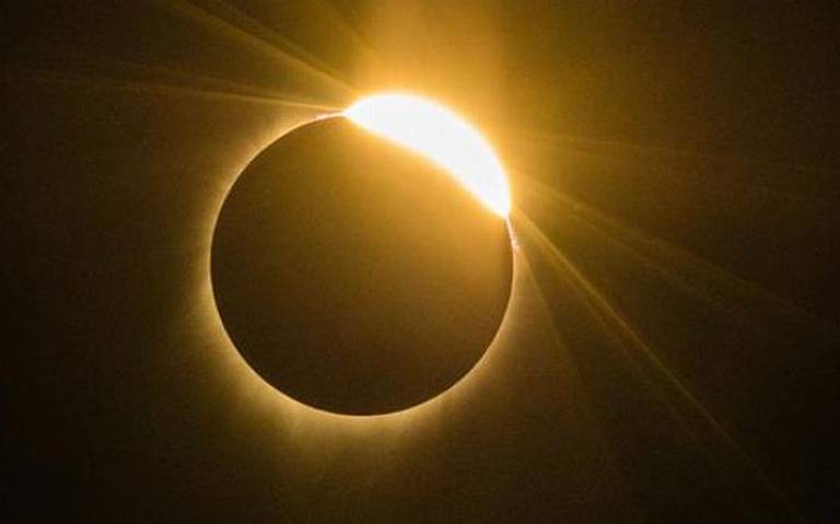 SEP emite recomendaciones para observar el eclipse solar el 8 de abril