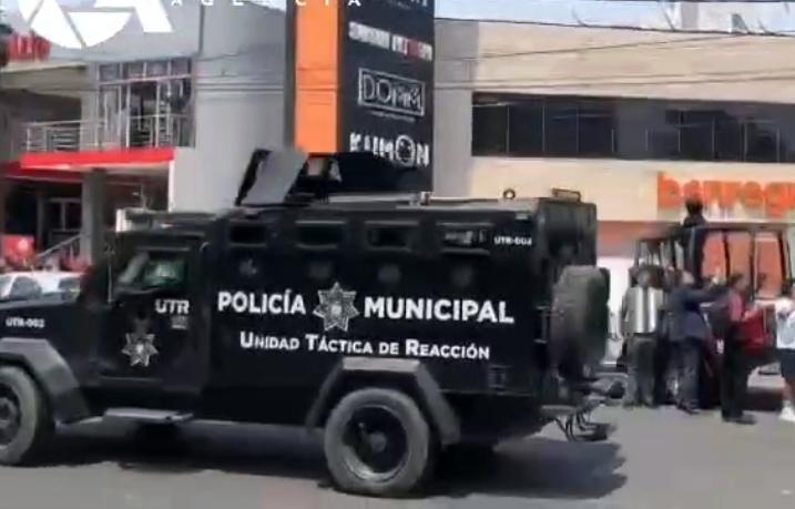 Hombre de 40 años amenaza con disparar en Plaza Centro Mayor en Zavaleta