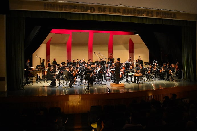 La Orquesta Típica del Estado de Puebla y músicos de la UDLAP comparten escenario