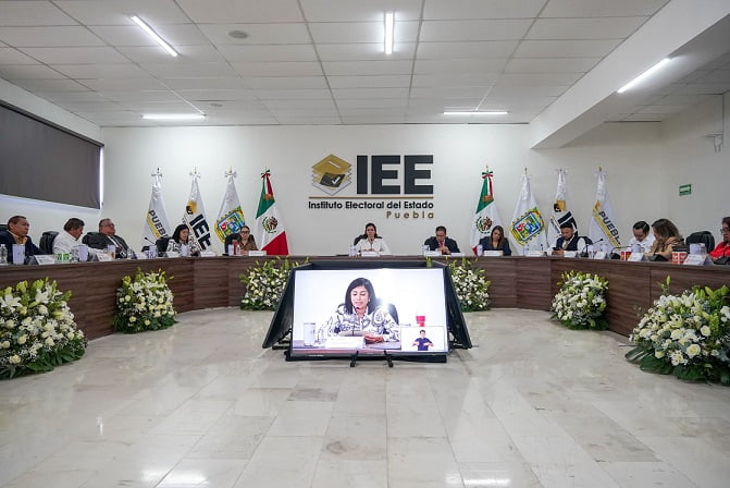 IEE instala sesión permanente de la jornada electoral en Puebla