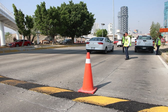 Por seguridad, Infraestructura instala reductores de velocidad en Vía Atlixcáyotl