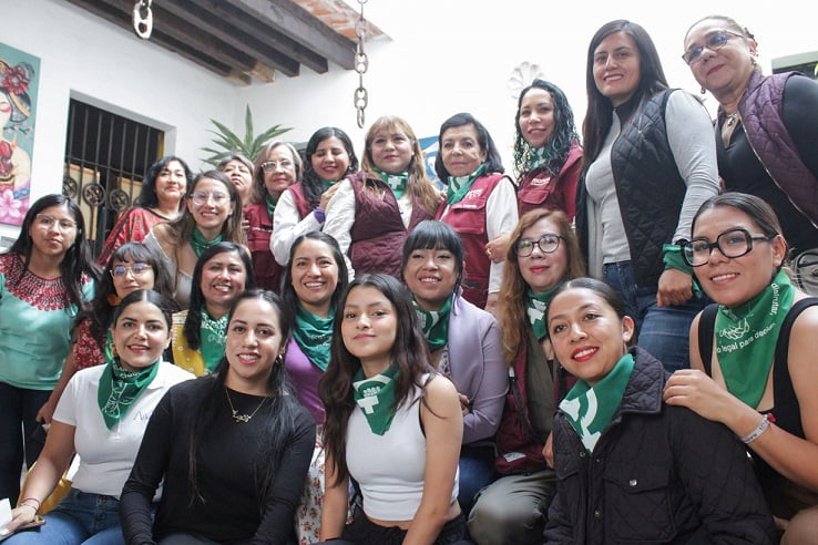 Mujeres militantes de Morena llaman a despenalizar el aborto en Puebla