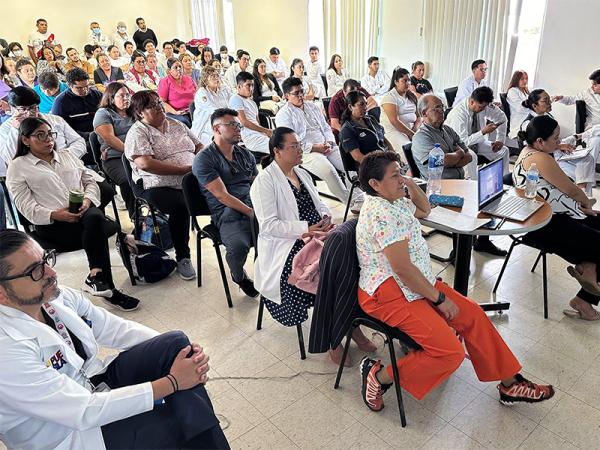 Capacita Salud a personal médico en Izúcar para contener dengue
