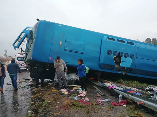 7 personas siguen hospitalizadas tras volcadura de autobús en la Puebla- Atlixco