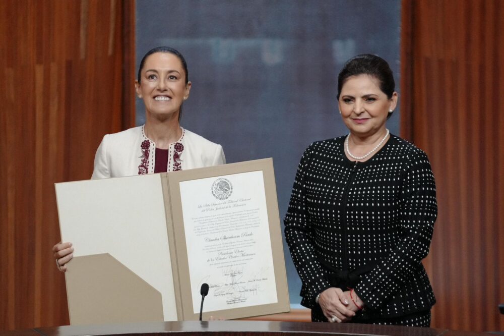 Claudia Sheinbaum recibe constancia como presidenta electa por parte del Tribunal Electoral