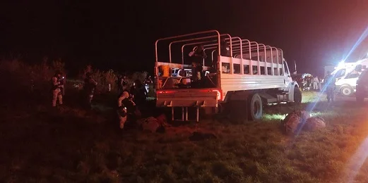 Volcadura de camión de la Guardia Nacional deja 21 lesionados en la Cuacnopalan-Oaxaca