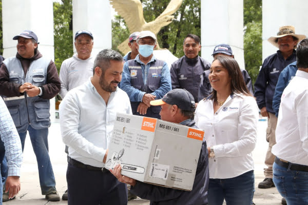 Ayuntamiento de Puebla entrega material a personal de servicios públicos