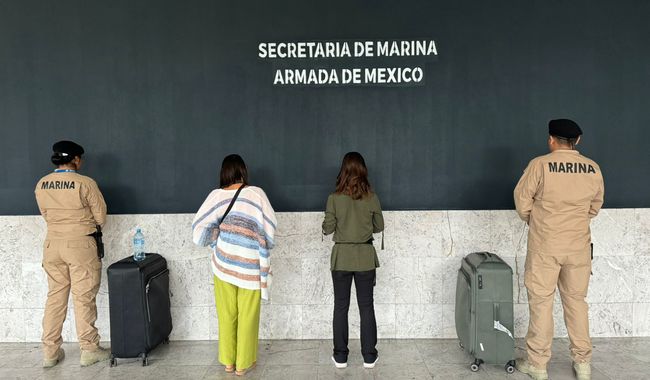 SEMAR asegura dos maletas con presunta droga en el Aeropuerto Internacional de la Ciudad de México