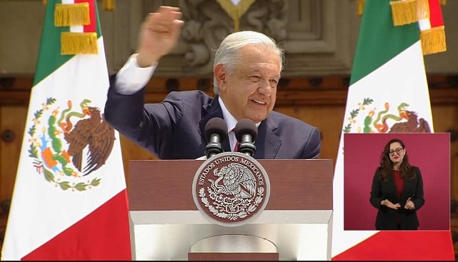 Sexto y último informe de gobierno de AMLO; cientos de simpatizantes lo acompañan en el Zócalo de la Ciudad de México