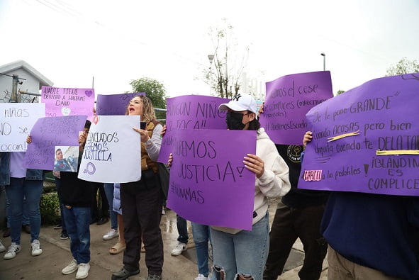 Padres de familia exigen justicia tras el abuso que sufrió una menor por un profesor en Tlaxcalancingo