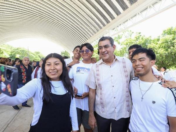 Sergio Salomón preside inauguración del techado en la secundaria general “Ricardo Flores Magón”