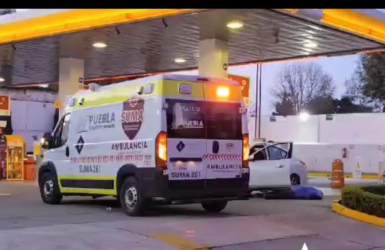 Hombre sufre infarto y muere en gasolinera del Bulevar Esteban de Antuñano