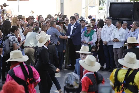 Gobierno cercano, itinerante y dinámico; más territorio y menos escritorio: Armenta