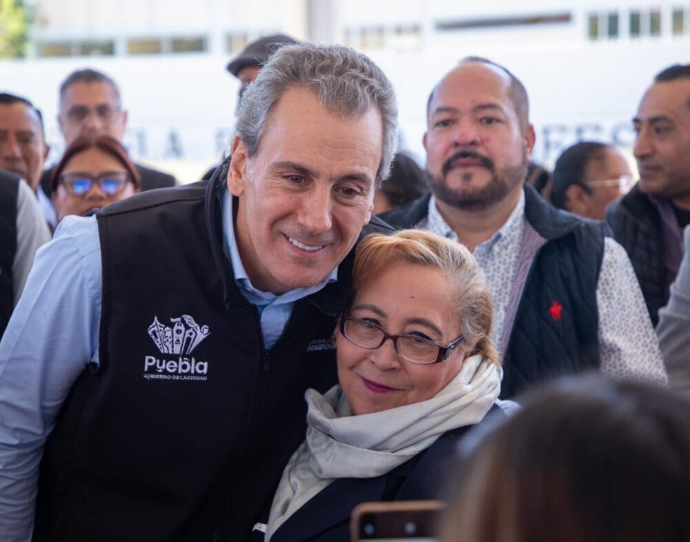 Acude Pepe Chedraui a jornada de mantenimiento integral en la Plaza Principal de Agua Santa