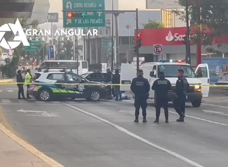 Mujer decide terminar con su vida arrojándose de puente de Calzada Zaragoza