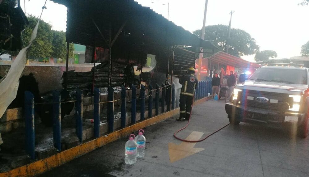 Incendio en local ambulante causa movilización en Bulevar Norte