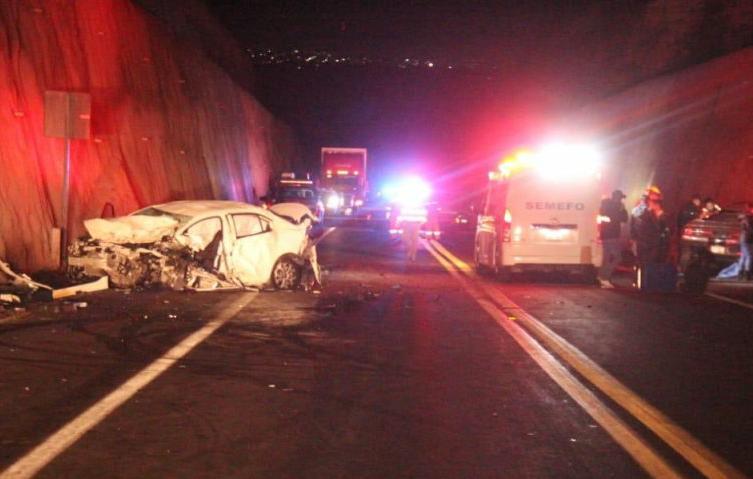 Choque frontal entre dos vehículos deja 5 personas sin vida en la autopista Tlaxcala-Puebla