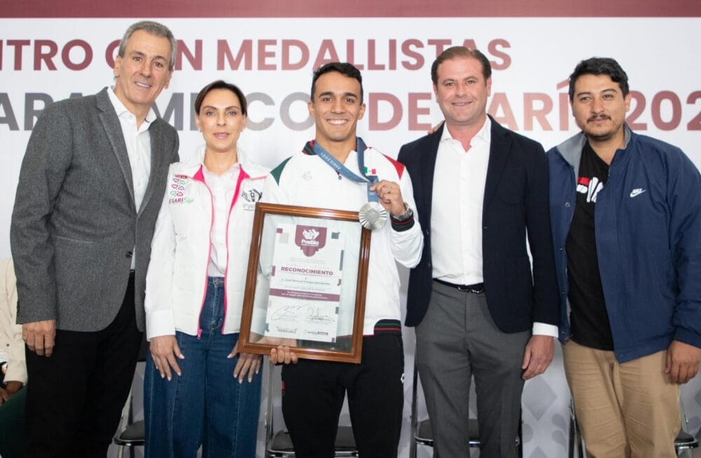 Entrega Pepe Chedraui reconocimientos a atletas olímpicos y paralímpicos de París 2024