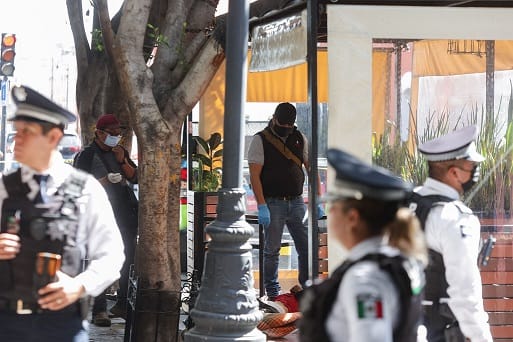 Muere adulto mayor al interior de un parklet en el Centro Histórico