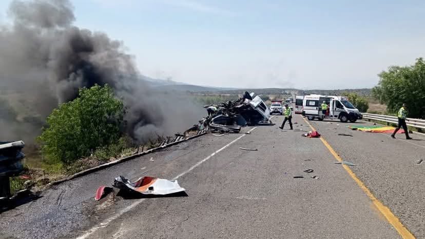 Fuerte accidente deja 8 muertos y varios lesionados en la autopista Cuacnopalan- Oaxaca