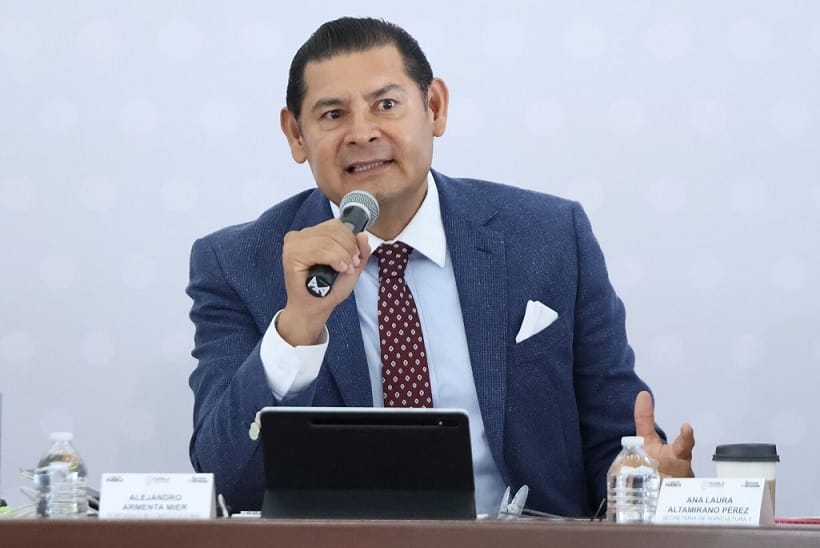 Anuncia Alejandro Armenta basificación y homologación de salarios de médicos del Hospital del Niño Poblano