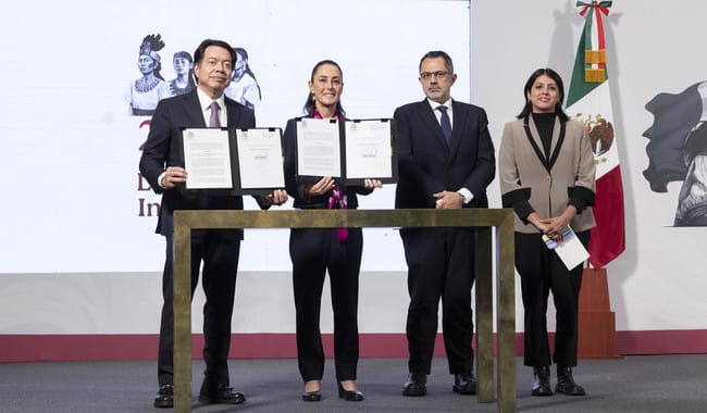Presidenta firma decretos que mejoran las condiciones laborales del magisterio: Se facilita la movilidad y se reduce la edad de jubilación