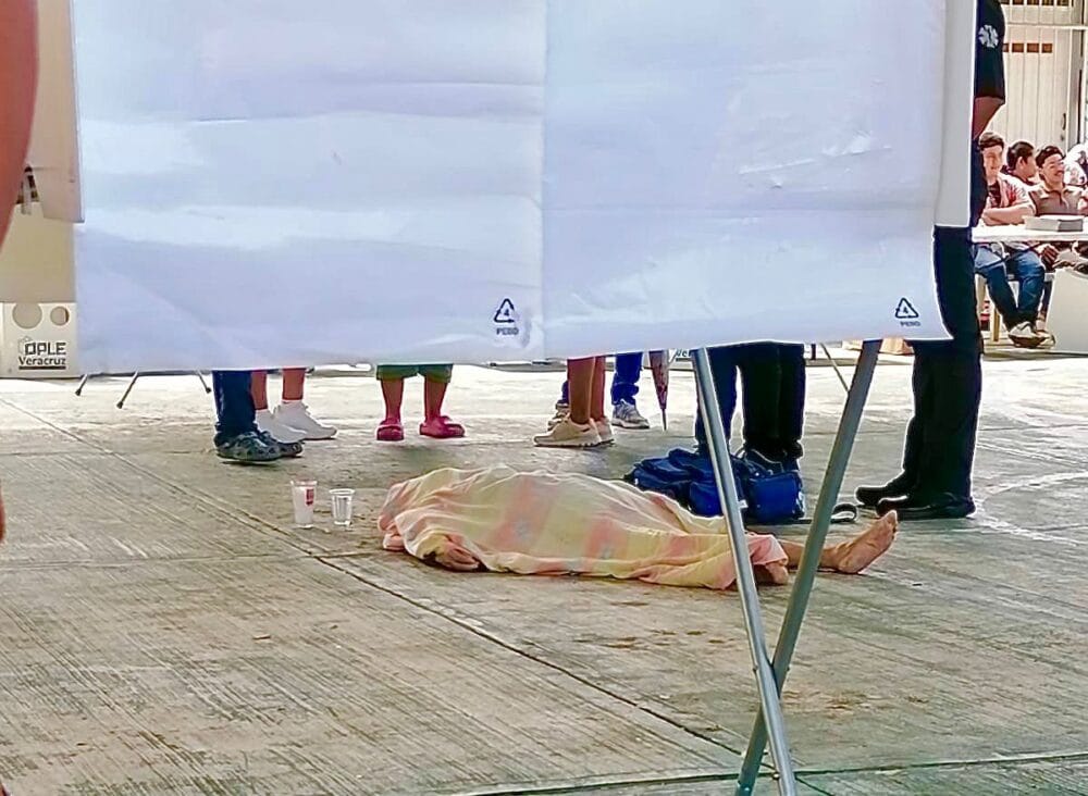 Muere mujer de la tercera edad cuando esperaba ejercer su voto en la casilla 3138, en Veracruz