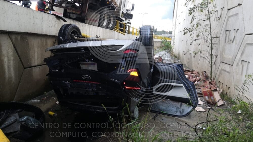 Tráiler embiste a 8 vehículos en la Apizaco-Tlaxcala; hay 5 lesionados