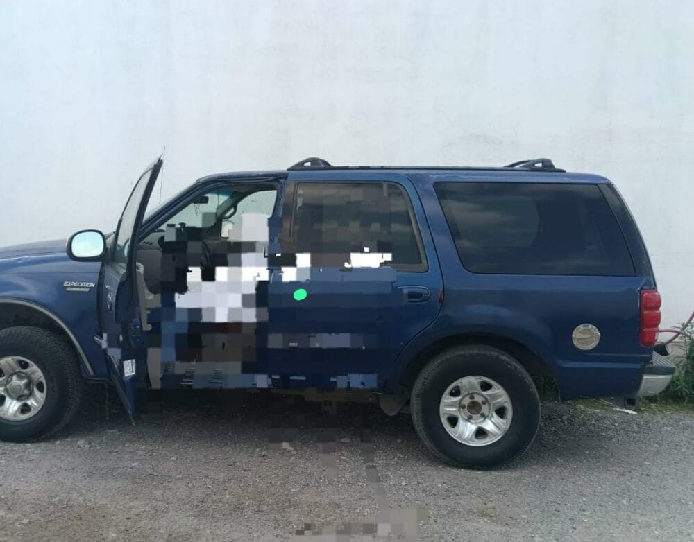Ejecutan a hombre al interior de camioneta en San Salvador Chachapa