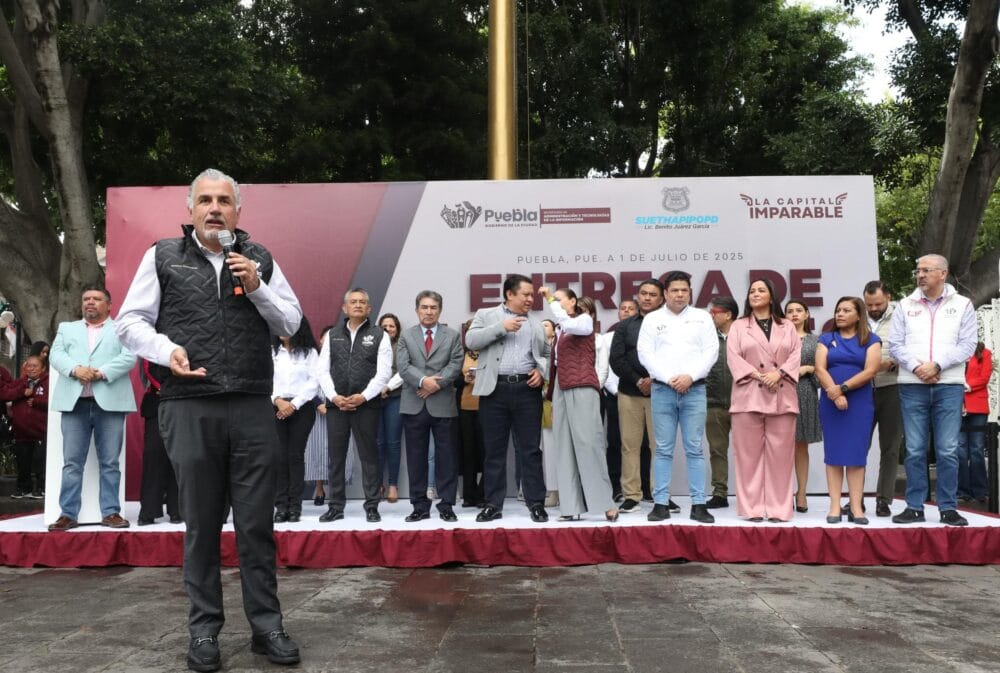 Entrega Gobierno de la Ciudad uniformes a integrantes del Sindicato del Ayuntamiento de Puebla